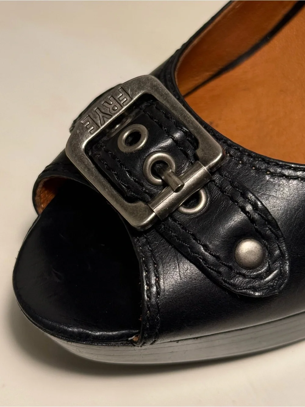 Frye Gail Pump Leather Buckle Heels Women’s Size 9.5 Black Brown Western Silver